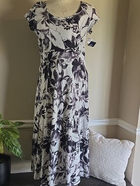 Chaps White and Black Floral Cap-Sleeve Maxi Dress